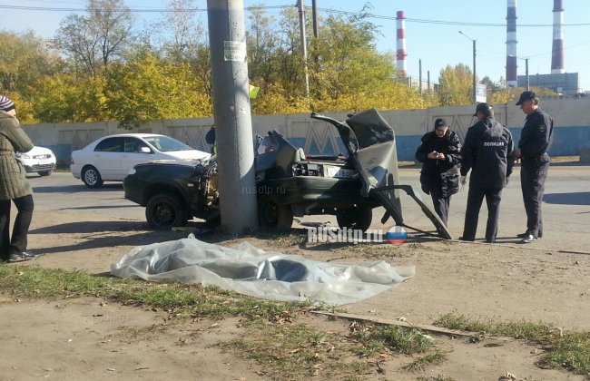В Омске ВАЗ-2114 врезался в столб. Водитель погиб
