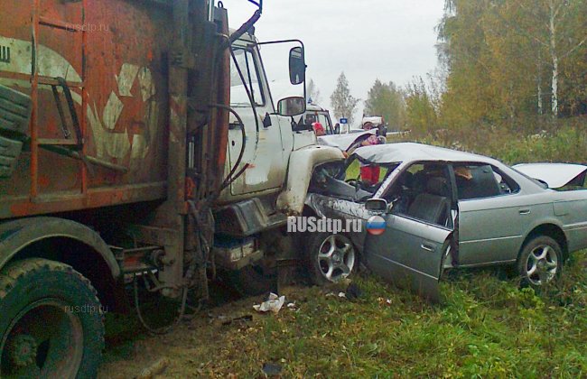 Водитель «Тойоты» скончался после ДТП с мусоровозом под Костромой