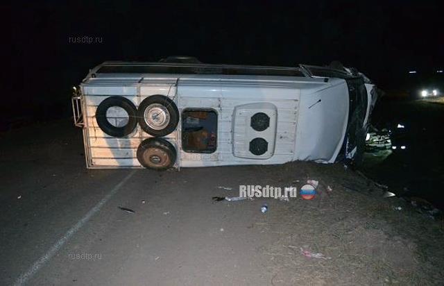 Трое погибли при столкновении микроавтобуса с двумя авто в Иркутской области