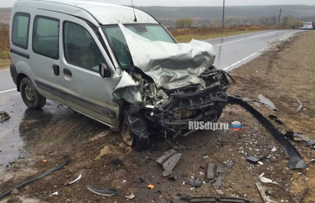 «Лада Гранта» и «Renault Kangoo» столкнулись в Пензенской области