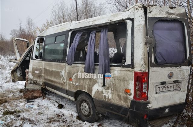 Недалеко от Нефтеюганска произошло ДТП с пассажирским микроавтобусом