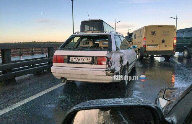 Десятки машин столкнулись в Санкт-Петербурге и области из-за гололеда