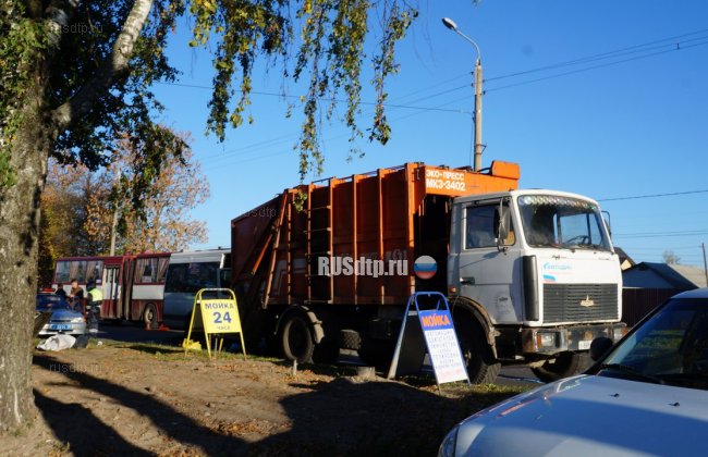 В Брянске водитель маршрутки раздавил водителя мусоровоза