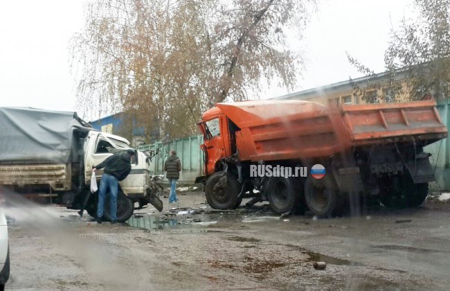 В Уфе в ДТП с КАМАЗом погиб водитель китайского грузовика