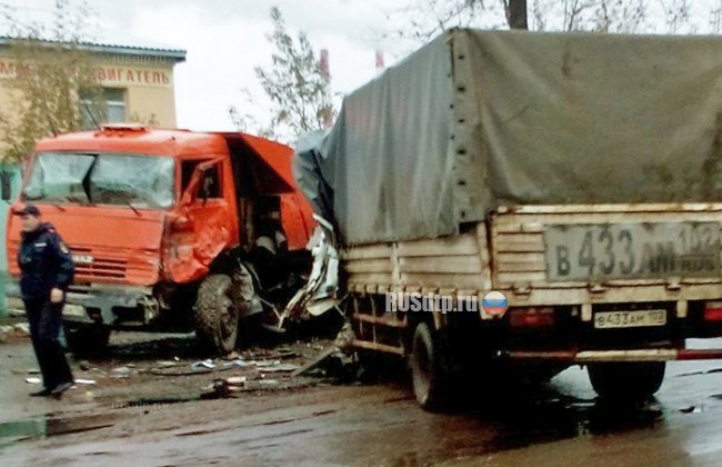 В Уфе в ДТП с КАМАЗом погиб водитель китайского грузовика