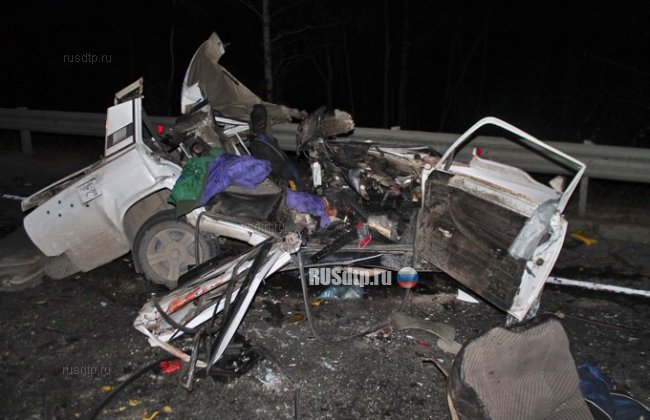 Трое погибли при столкновении ВАЗ-2107 с фурой в Саратовской области