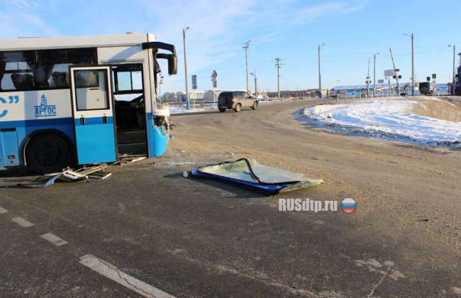 12 человек пострадали при столкновении автобуса с КАМАЗом в Когалыме