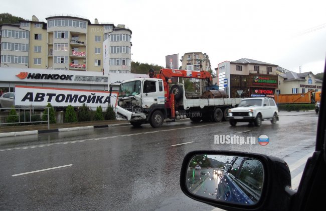 Четыре автомобиля столкнулись на Батумском шоссе в Сочи