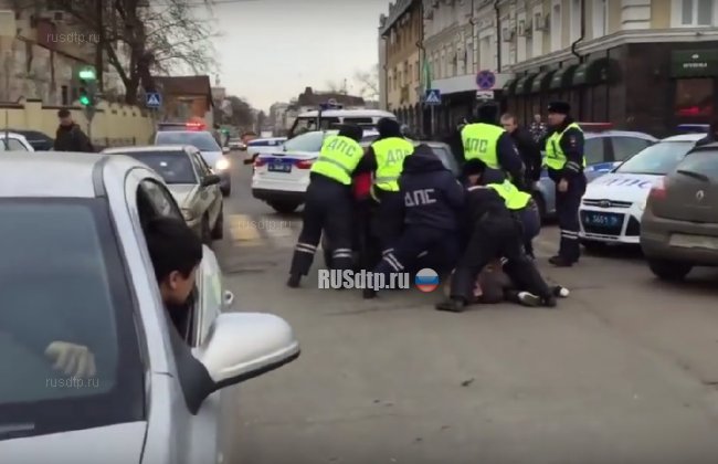 В Казани пассажиры преследуемой «Нексии» избили сотрудников ГИБДД