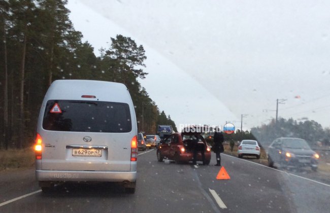 Автомобиль столкнулся с БТР на Краснофлотском шоссе