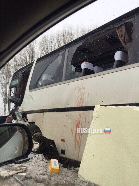 Автобус и грузовик столкнулись в Пермском крае