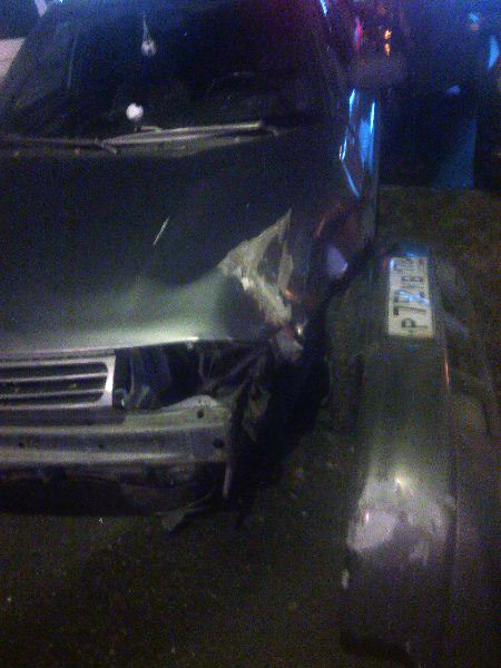 В Петербурге автомобиль сбил двоих на остановке