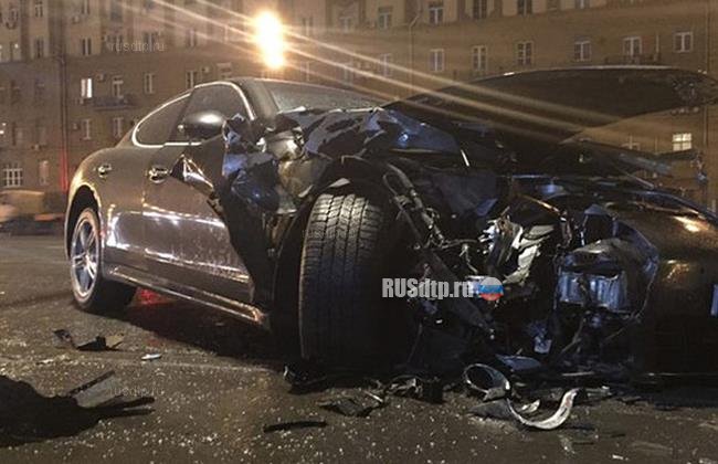 Водитель BMW устроил массовое ДТП в Москве и скрылся