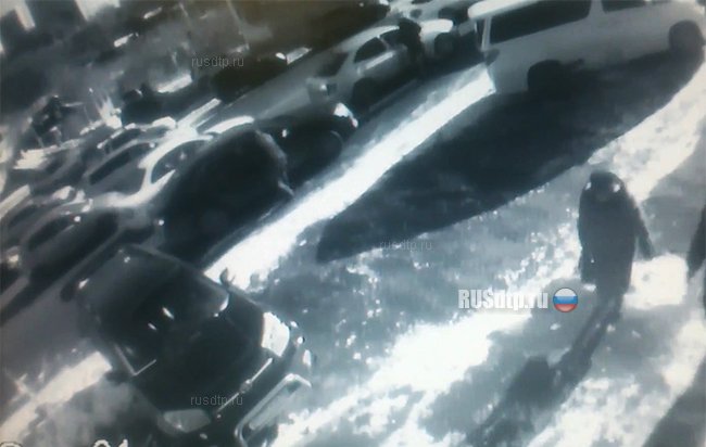 Во Владивостоке дорожный конфликт закончился стрельбой и ДТП