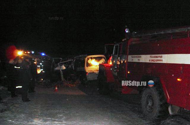В Иркутской области в лобовом столкновении микроавтобусов погибли 7 человек