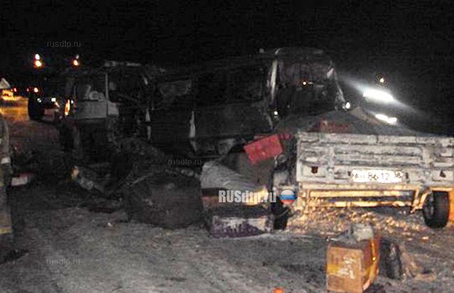 В Иркутской области в лобовом столкновении микроавтобусов погибли 7 человек