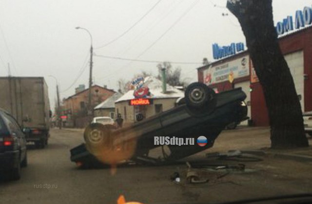 В Воронеже перевернулся автомобиль