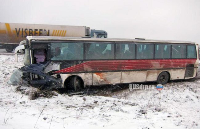 Автобус с детьми попал в ДТП в Пермском крае. Двое погибли