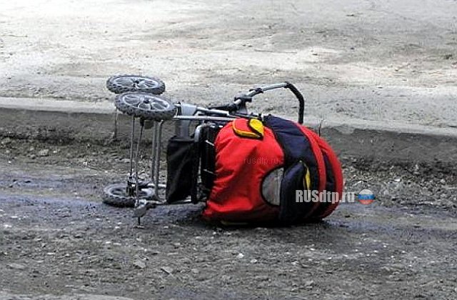 В Беларуси пьяный водитель сбил мужчину и пьяную женщину в детской коляске