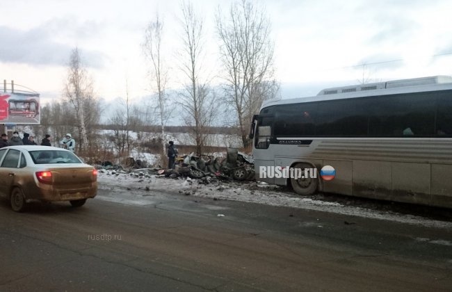 В Краснокамске в ДТП с автобусом погибли три человека