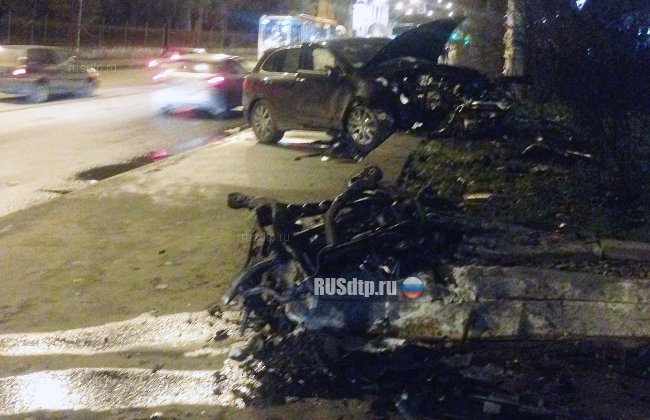 В Петербурге у «Porsche Cayenne» вырвало двигатель