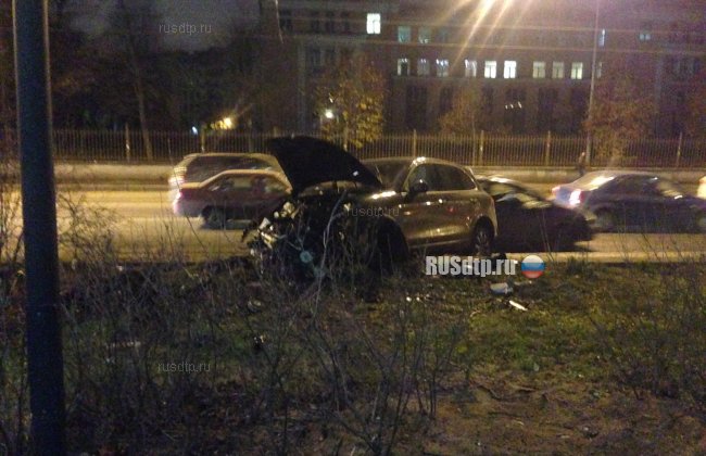 В Петербурге у «Porsche Cayenne» вырвало двигатель