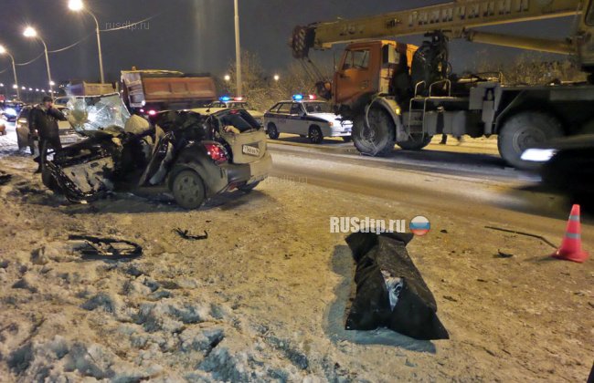 Автомобиль с мамой и ребенком попал под встречный КАМАЗ в Екатеринбурге