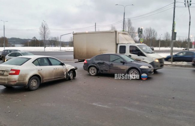 Автомобиль раздавил женщину в ДТП в Череповце. Видео с камеры наблюдения