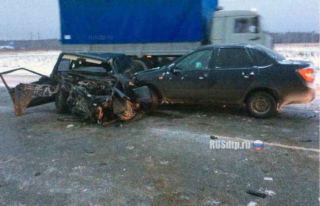 В Тюменской области водитель отвлекся на магнитолу и устроил массовое ДТП