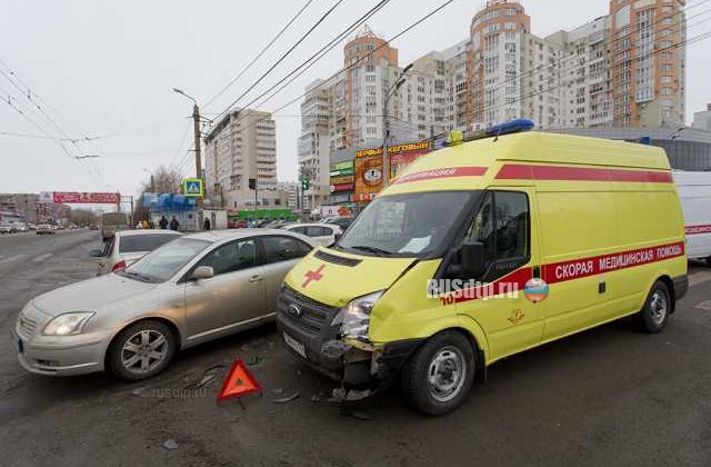В Челябинске в ДТП попал реанимобиль