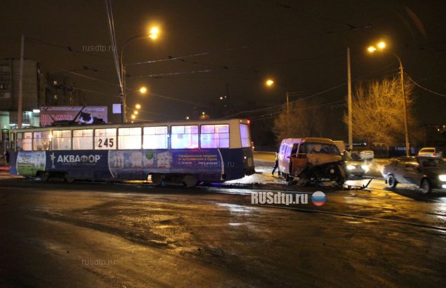 В Орске маршрутка столкнулась с трамваем. Пострадали 5 человек