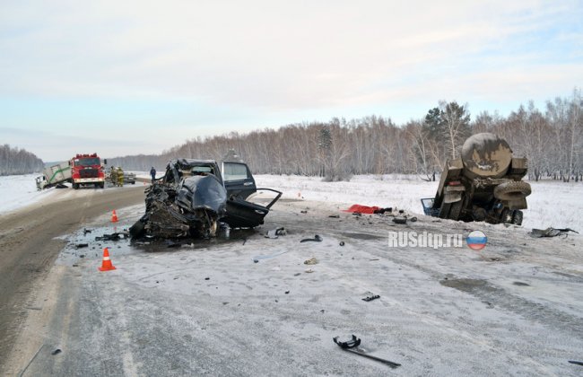 Мужчина и две женщины погибли в ДТП в Иркутской области