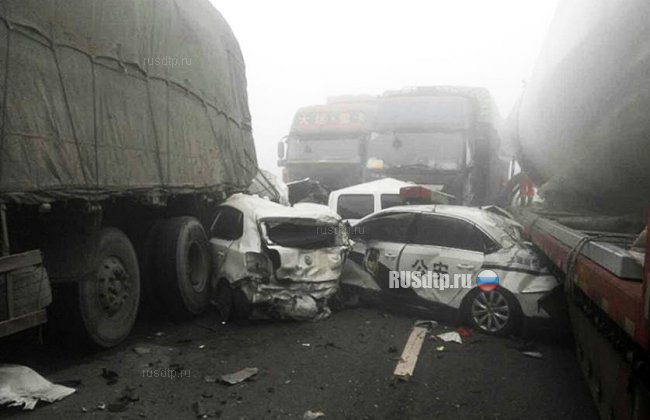 47 автомобилей столкнулись на автомагистрали в Китае. Трое погибли