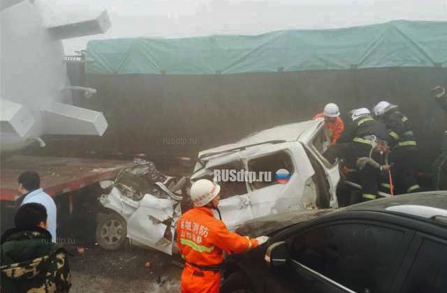 47 автомобилей столкнулись на автомагистрали в Китае. Трое погибли