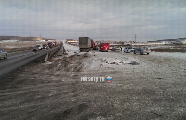 В Челябинской области МАЗ вытолкнул ВАЗ под встречную фуру