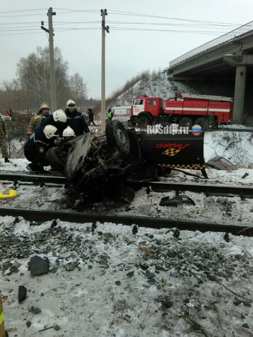 Таксист упал с моста в Челябинской области