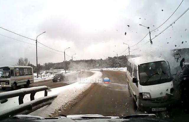 Массовое ДТП на улице Балтийской в Томске попало в объектив видеорегистратора