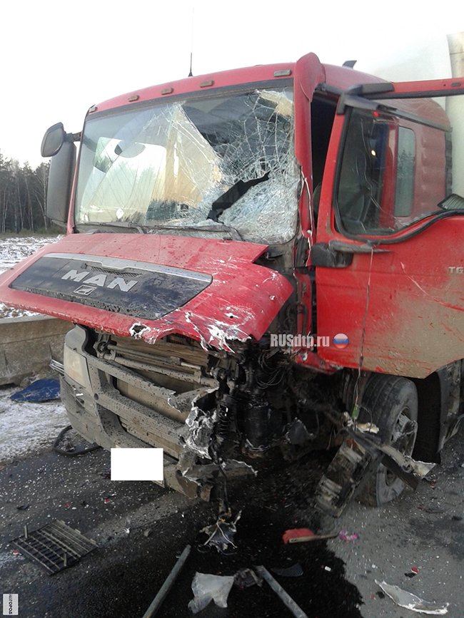 Два человека погибли на автодороге во Владимирской области
