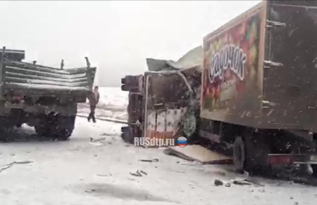 Около 20 автомобилей столкнулись на трассе Ростов &#8212; Таганрог. Видео