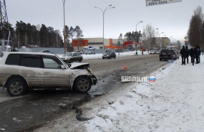 Видеорегистратор зафиксировал момент наезда на пешеходов в Екатеринбурге
