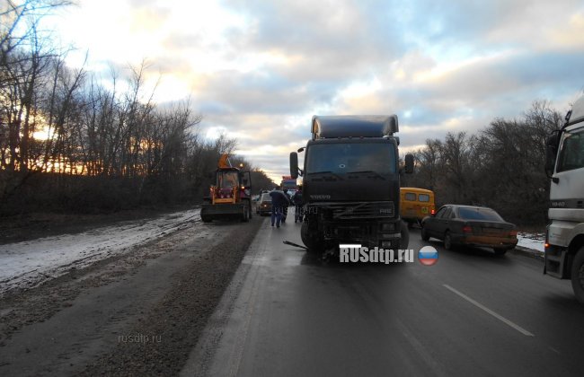 На трассе в Тульской области дальнобойщик устроил смертельное ДТП