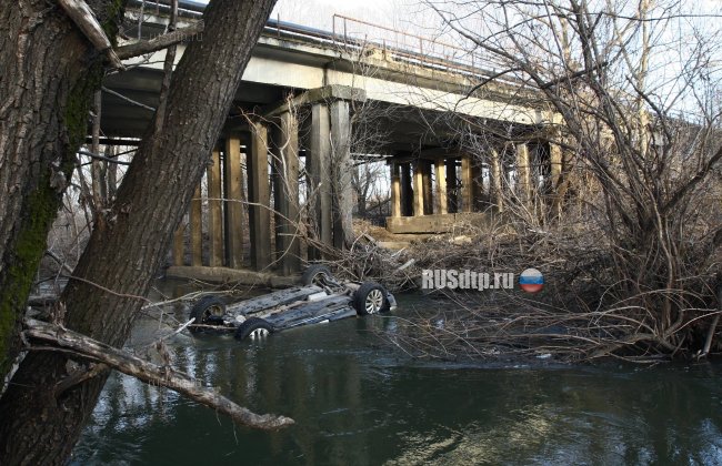 В Мордовии автомобиль упал с моста