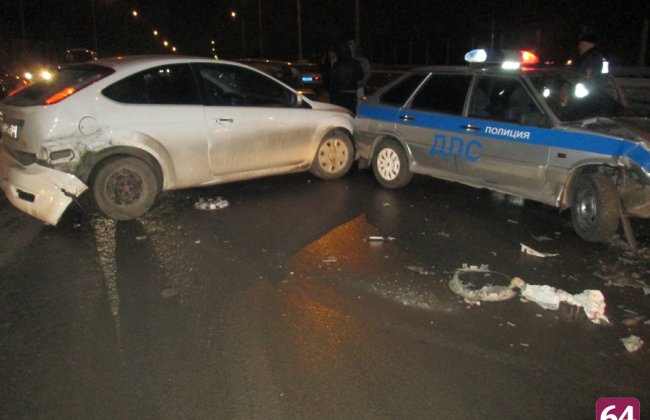 В Балакове произошло массовое ДТП с участием автомобиля ГИБДД