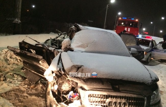Двое погибли при столкновении «Audi Q5» с фурой в Нефтеюганске