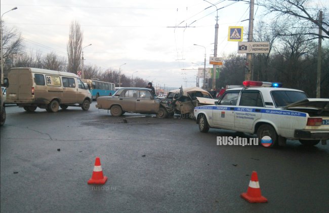 В результате ДТП в Волгограде пострадала пассажирка автомобиля ВАЗ-2104