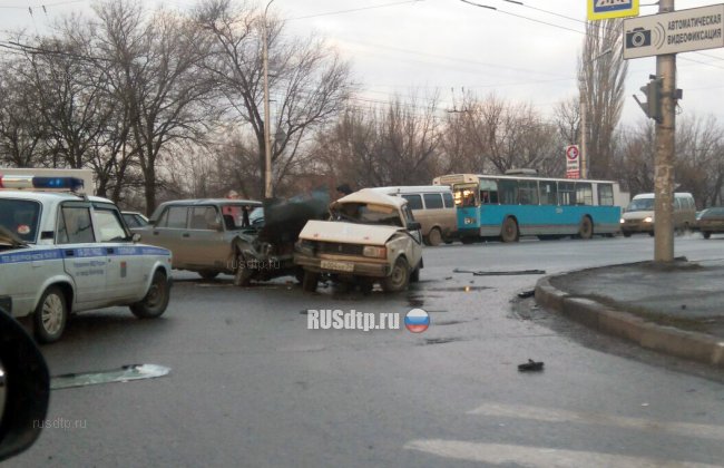 В результате ДТП в Волгограде пострадала пассажирка автомобиля ВАЗ-2104