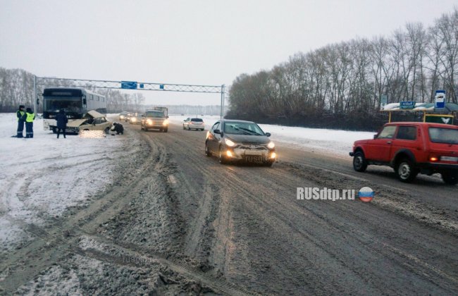 Двое погибли в ДТП с рейсовым автобусом в Кузбассе