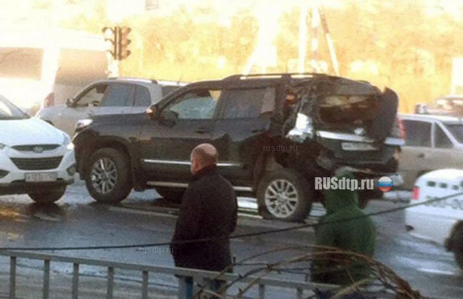 В Новороссийске фура без тормозов устроила массовое ДТП и врезалась в здание