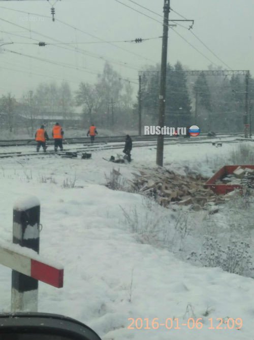В Беларуси пассажирский поезд «Москва-Брест» разорвал трактор (видео)