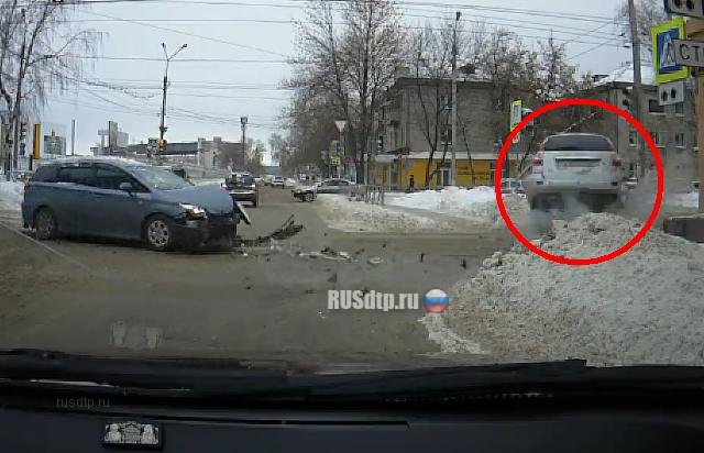 Столкновение двух машин в Тольятти зафиксировал видеорегистратор